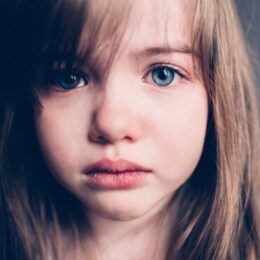 La guérison intérieure est-elle importante pour l'évolution spirituelle ? La réincarnation existe t-elle ? Si oui, les traumatismes de vies passées influencent ils notre comportement ? Si oui, comment cela se manifeste t-il ? Comment guérir l'âme des traumatismes vécus ? Dans les vies passées ?